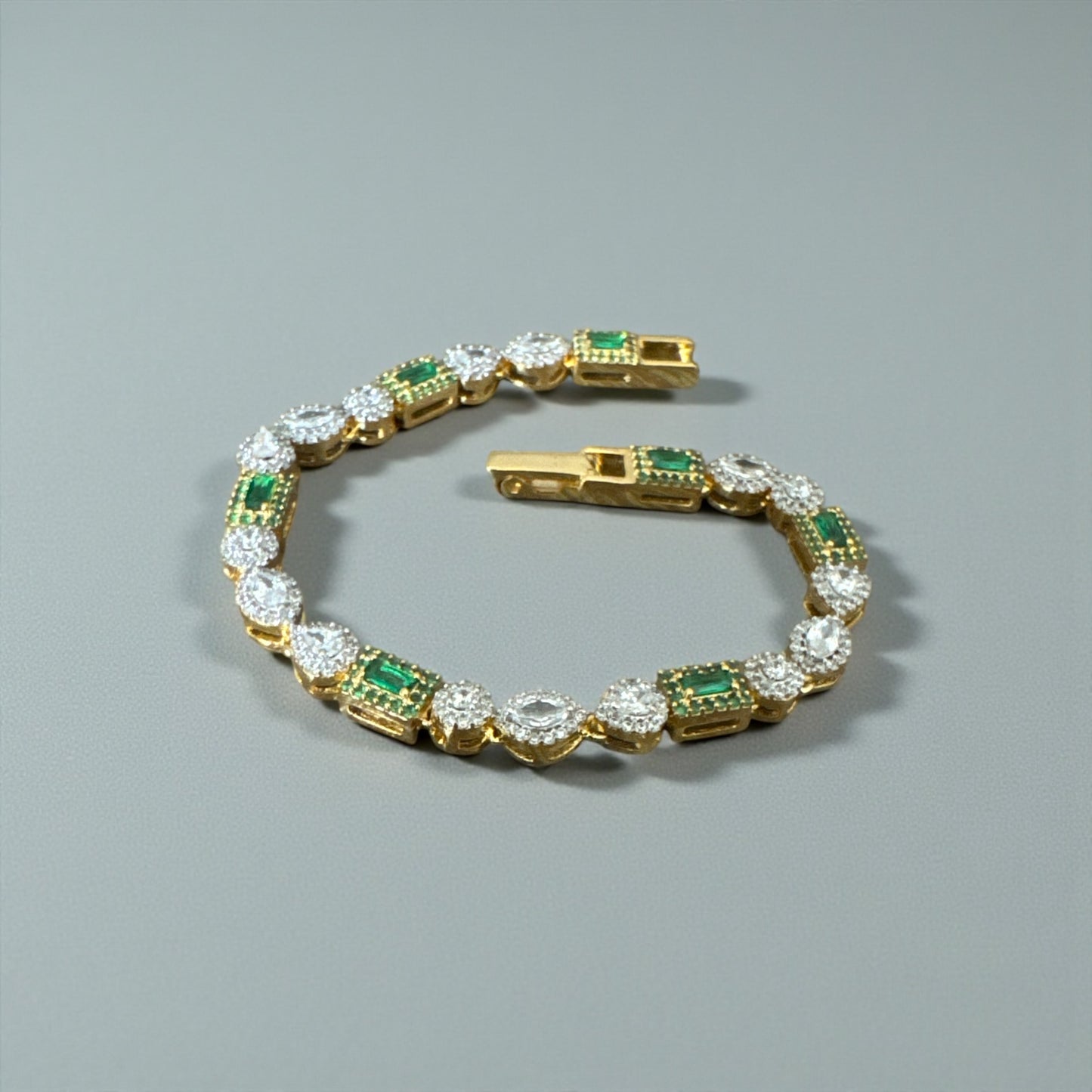 Verdant Diamond Glow (Bracelet)