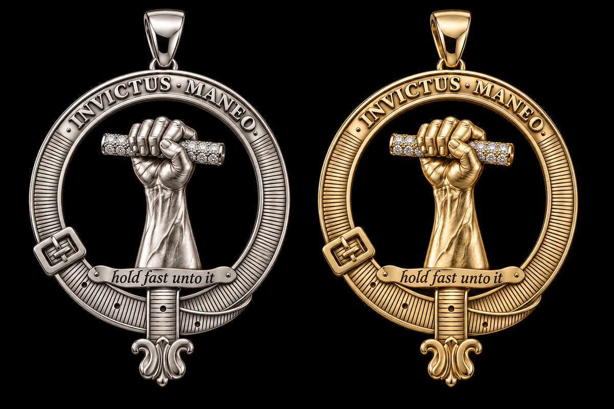 Invictus Maneo openwork pendant in white gold and yellow gold with diamond-set rod and raised lettering