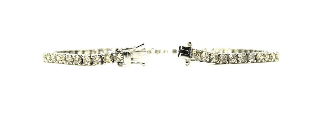 Diamond tennis bracelet clasp and setting detail by Q. Jones Custom