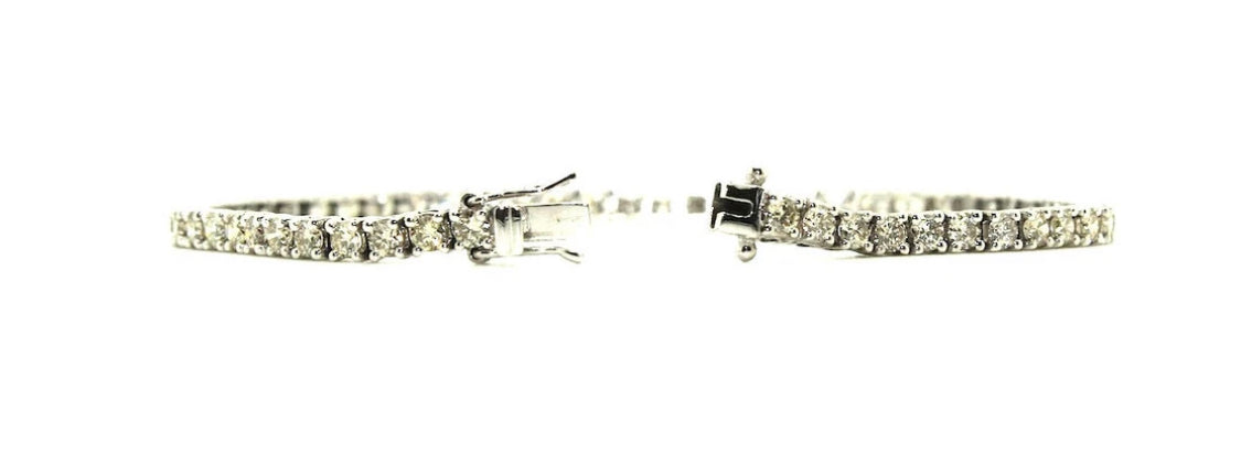 Diamond tennis bracelet clasp and setting detail by Q. Jones Custom